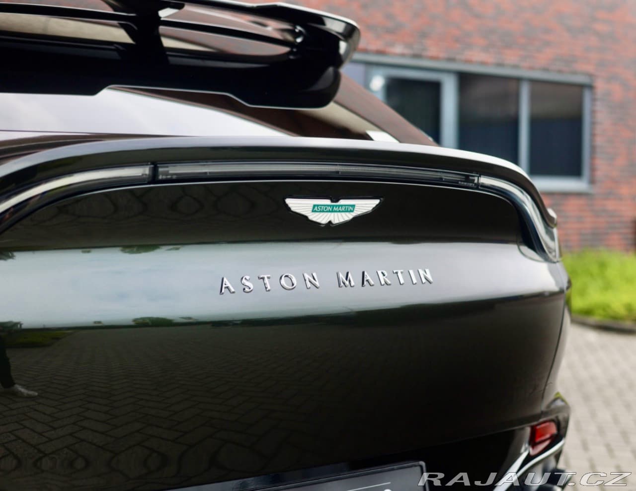 2025 Aston Martin DBX - 8