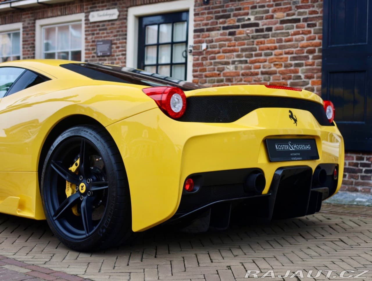 2015 Ferrari 458 - 9