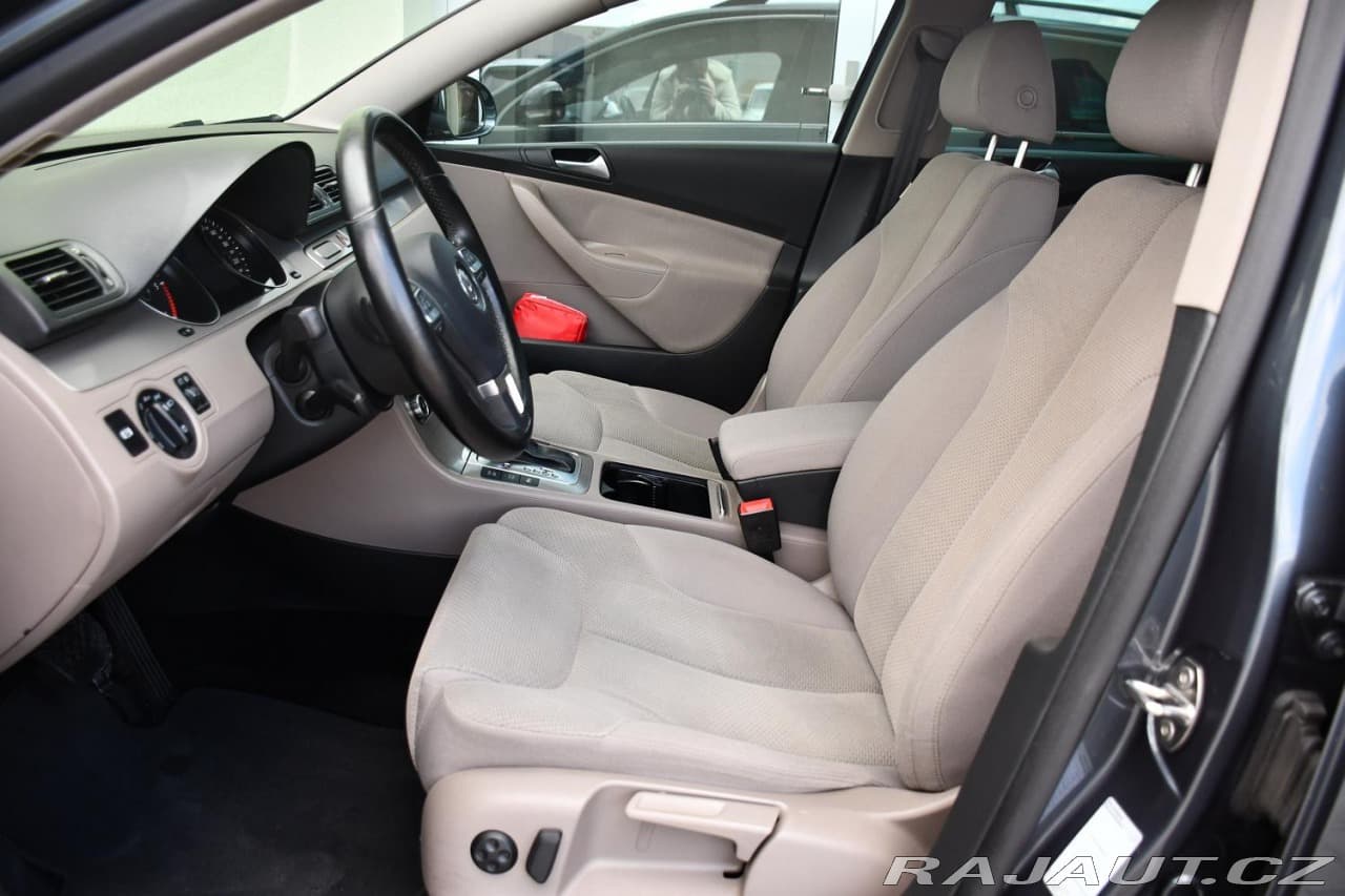2010 Volkswagen PASSAT - 12