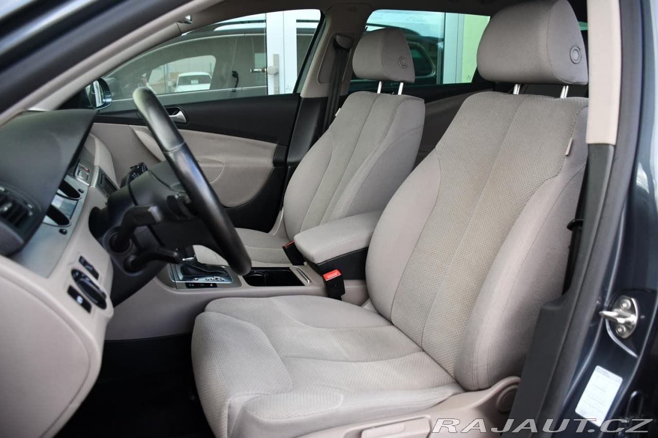 2010 Volkswagen PASSAT - 13