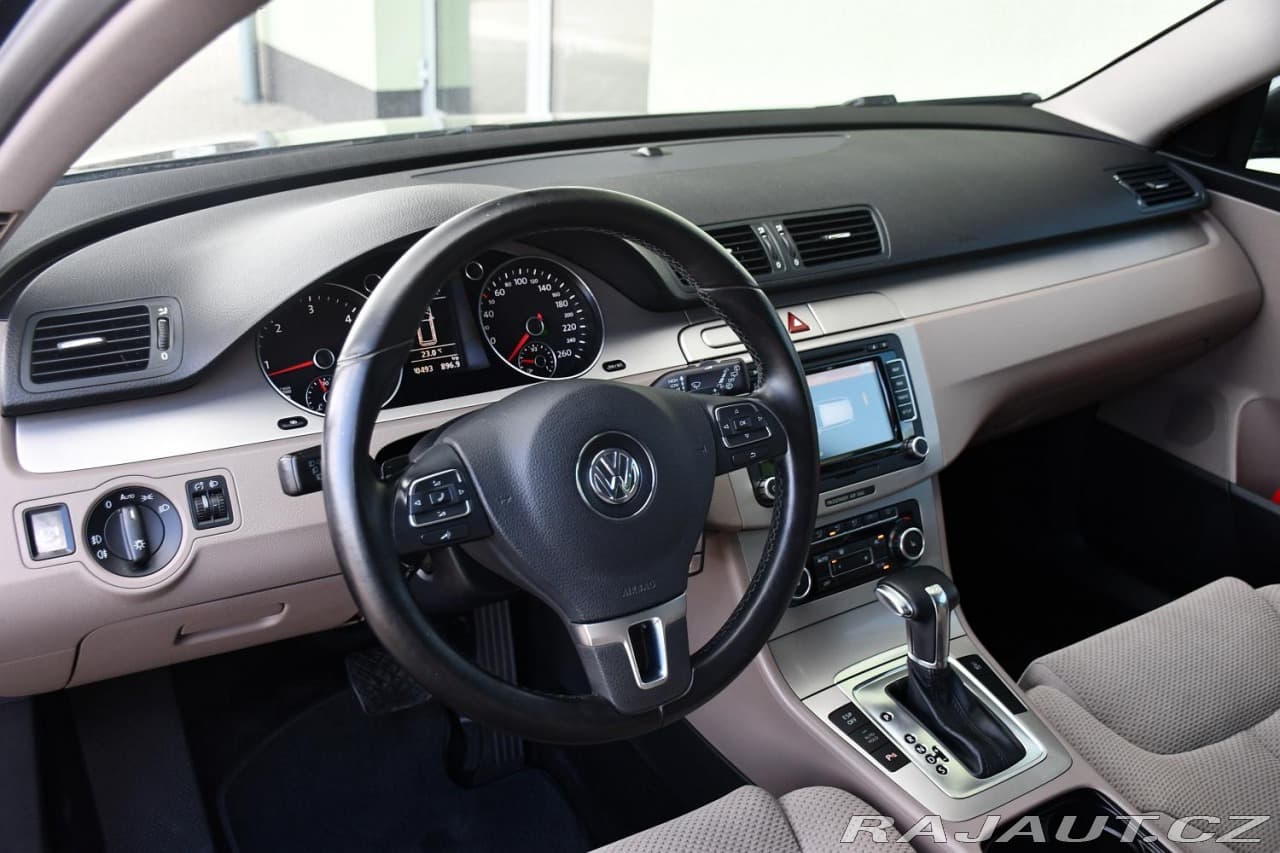 2010 Volkswagen PASSAT - 14