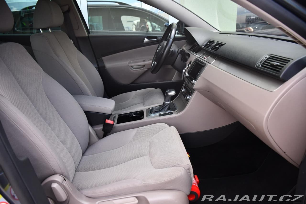 2010 Volkswagen PASSAT - 16