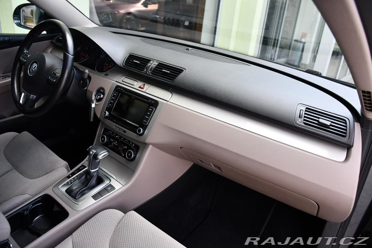 2010 Volkswagen PASSAT - 17