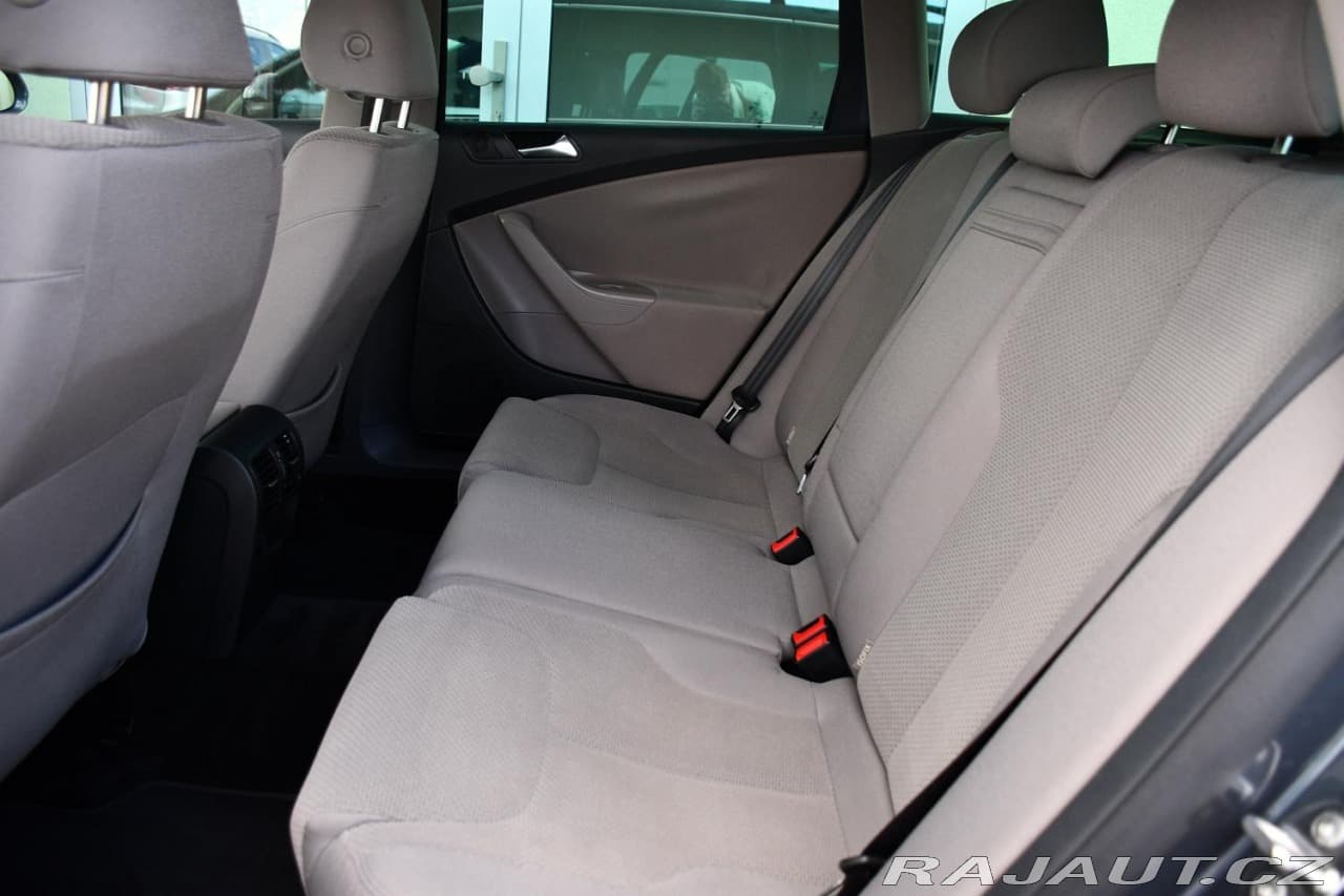 2010 Volkswagen PASSAT - 18
