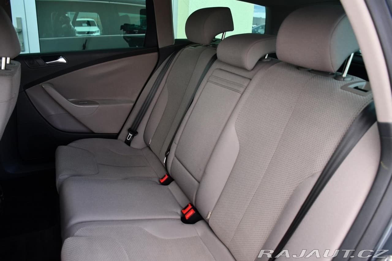 2010 Volkswagen PASSAT - 19