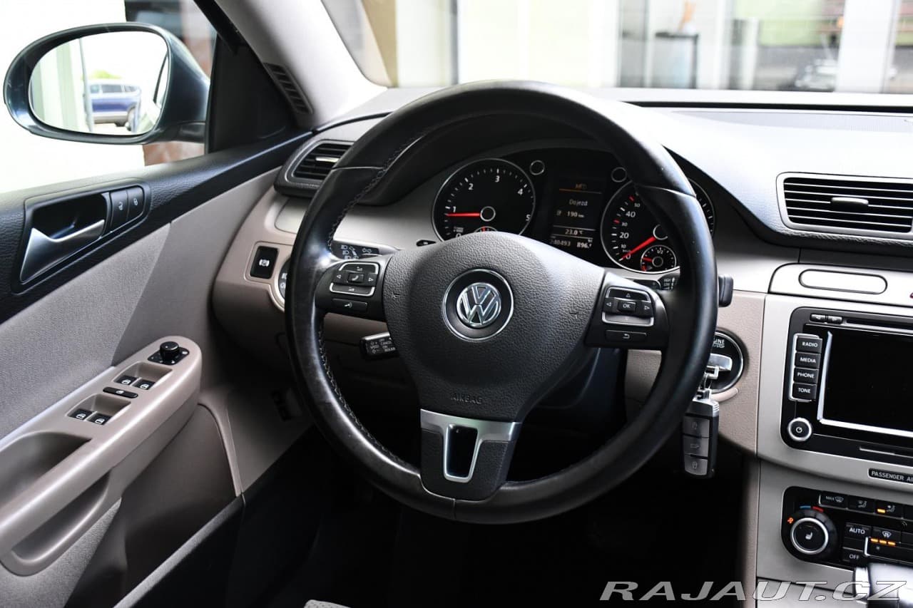 2010 Volkswagen PASSAT - 5