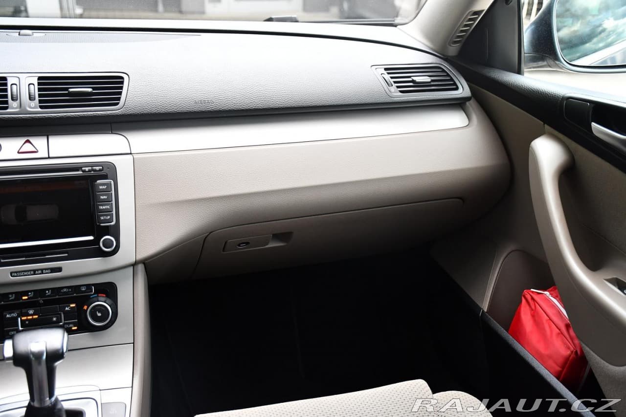 2010 Volkswagen PASSAT - 7