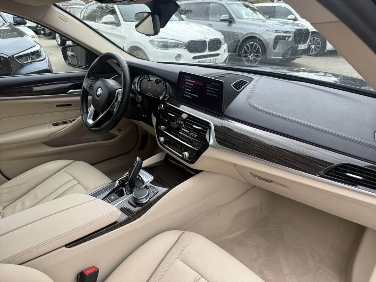2019 BMW 5-SERIES - 10