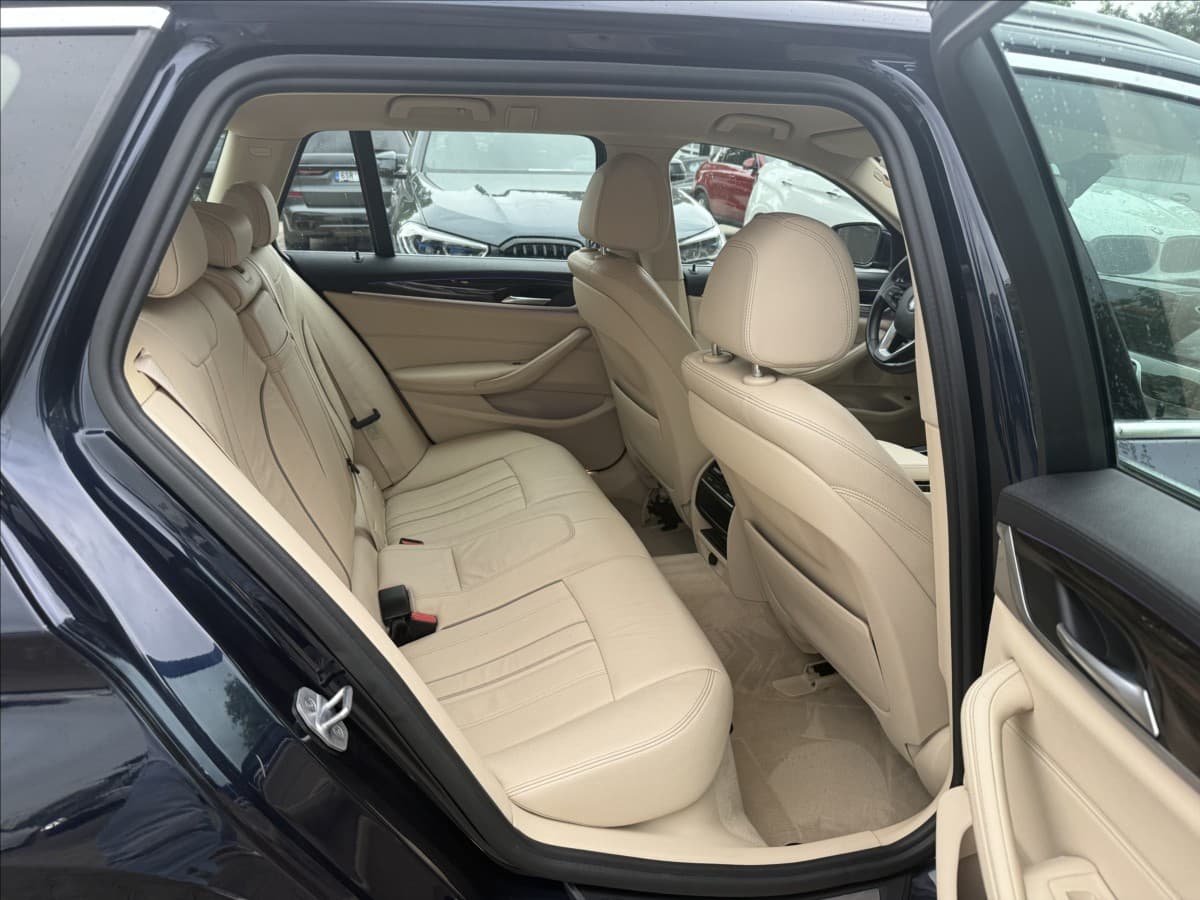 2019 BMW 5-SERIES - 11
