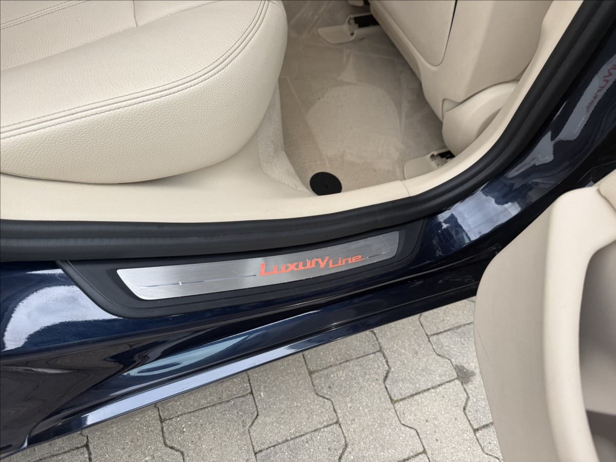 2019 BMW 5-SERIES - 12