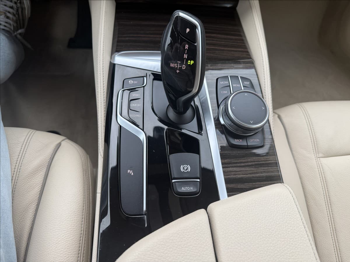 2019 BMW 5-SERIES - 19
