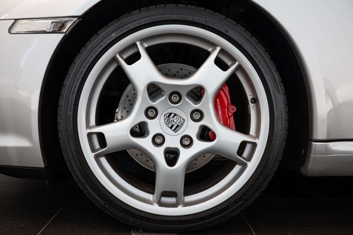 2005 Porsche 911 - 17