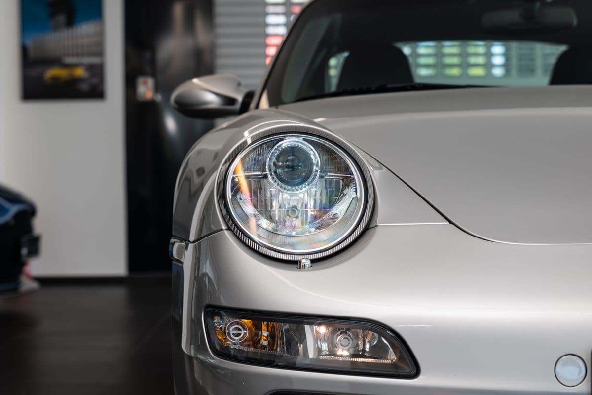 2005 Porsche 911 - 18