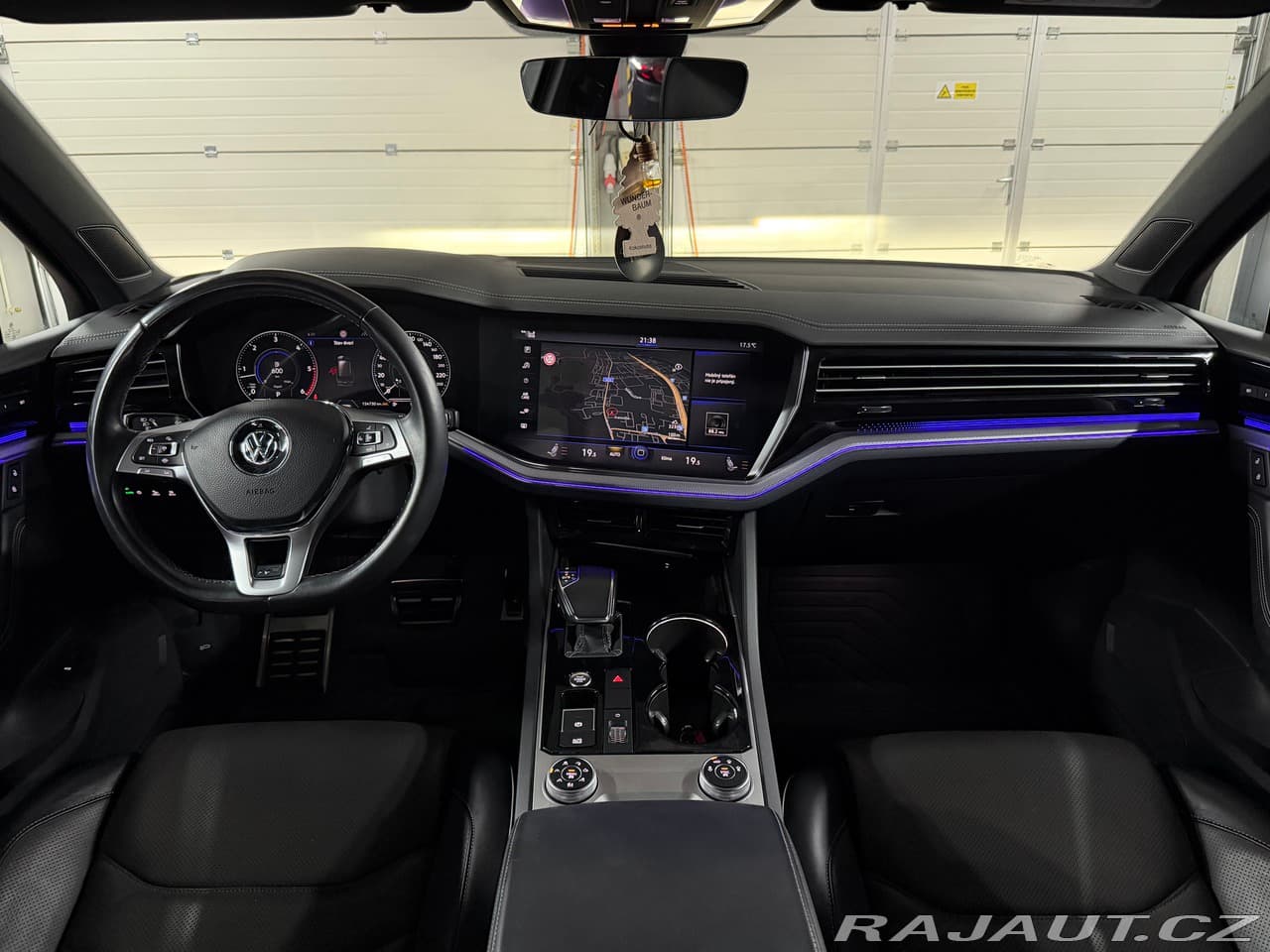 2019 Volkswagen TOUAREG - 10