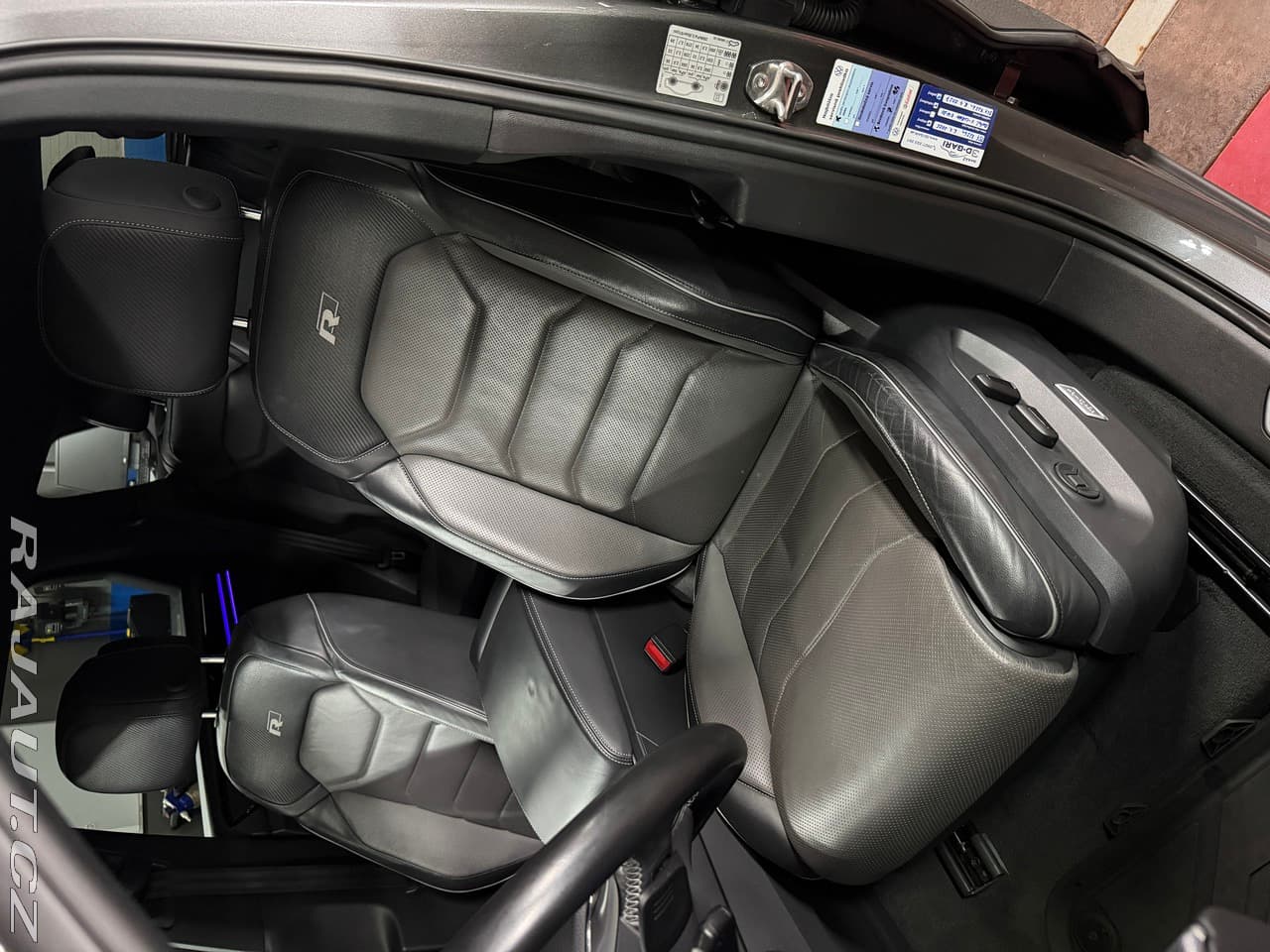 2019 Volkswagen TOUAREG - 12