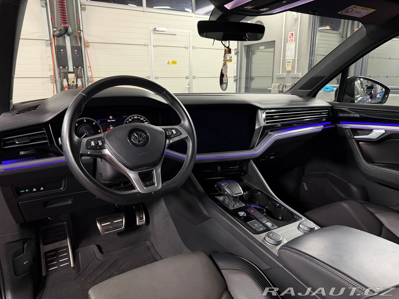 2019 Volkswagen TOUAREG - 13