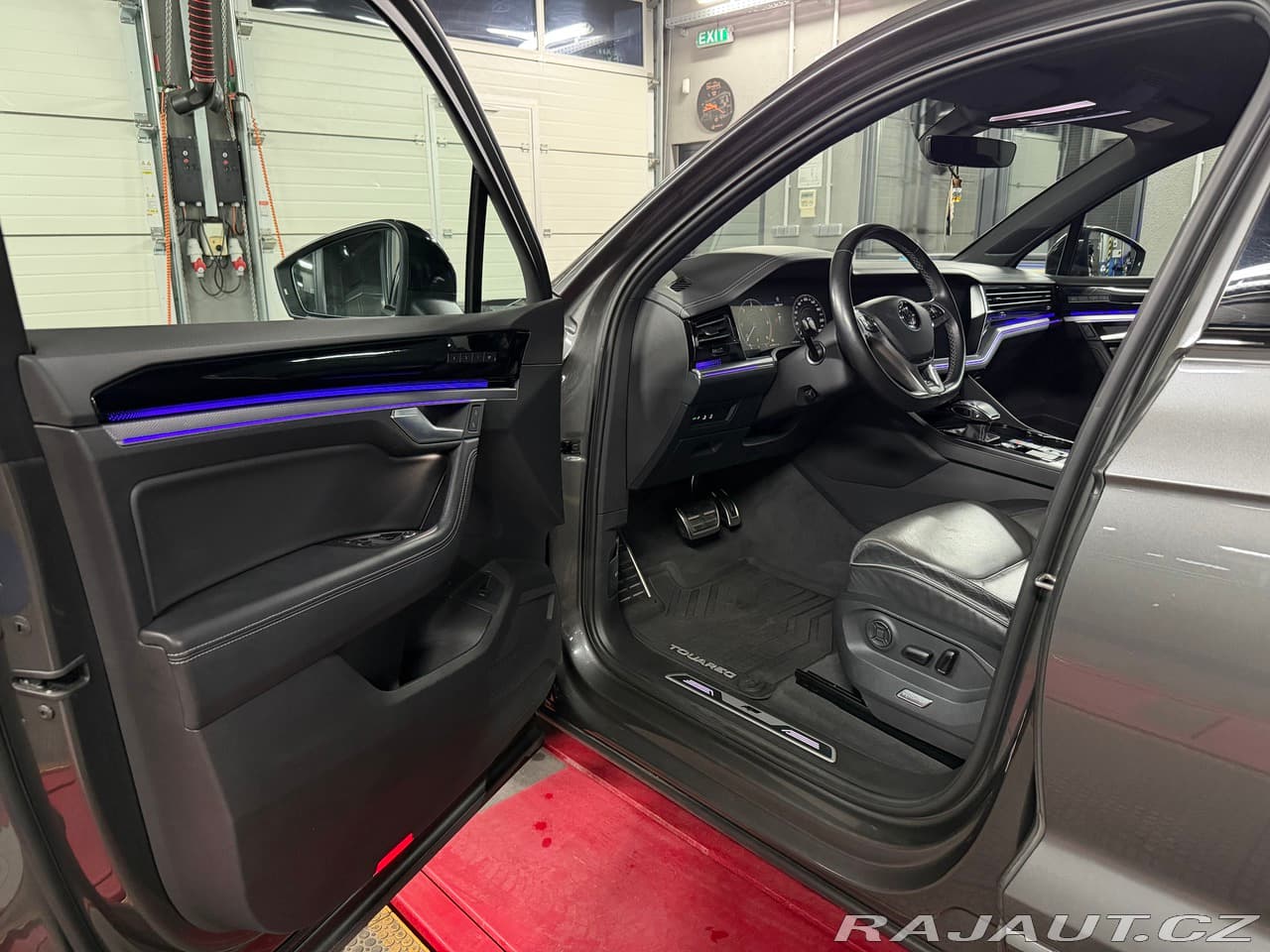2019 Volkswagen TOUAREG - 14
