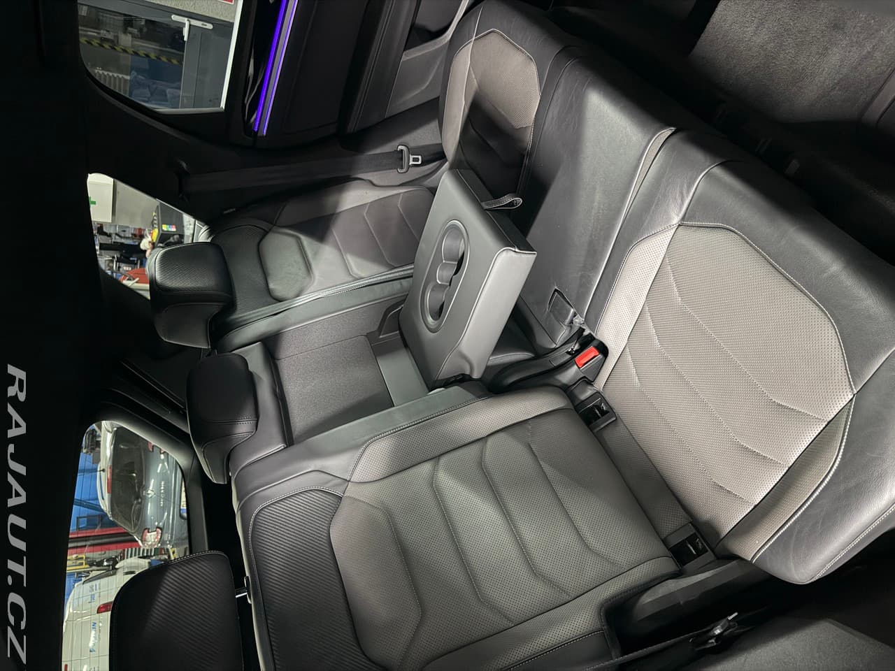 2019 Volkswagen TOUAREG - 18