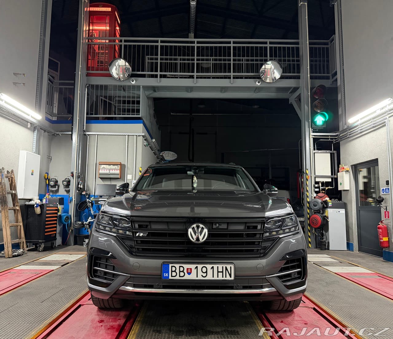 2019 Volkswagen TOUAREG - 2