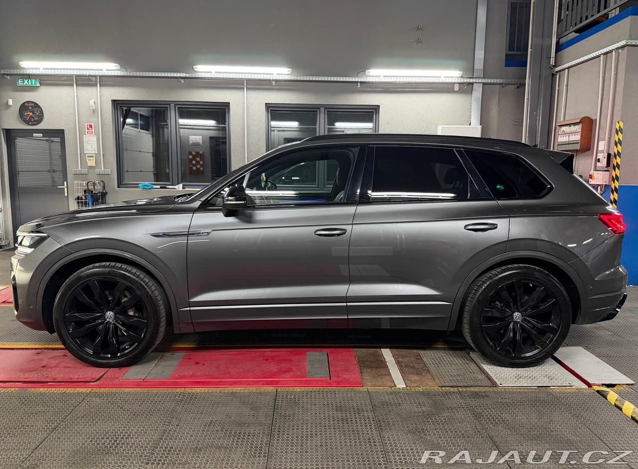 2019 Volkswagen TOUAREG - 8