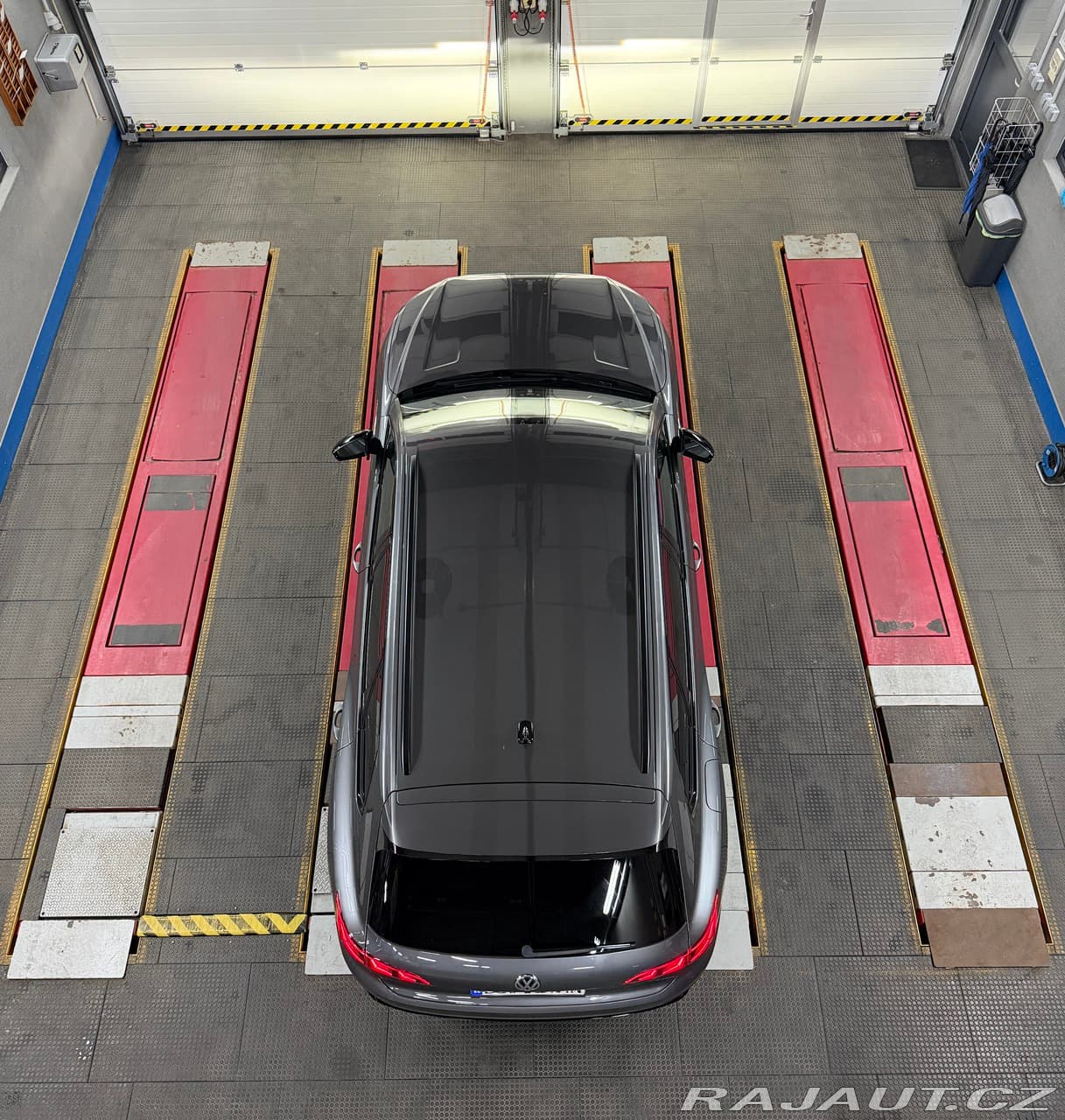 2019 Volkswagen TOUAREG - 9