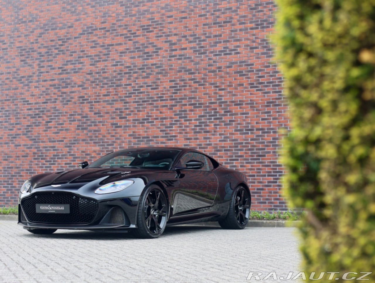 2021 Aston Martin DBS - 15