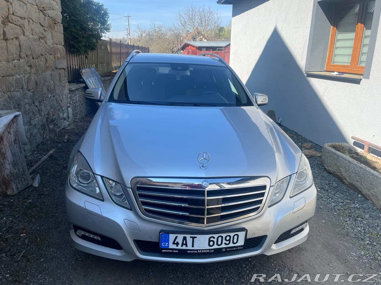 2010 Mercedes-Benz E-CLASS - 11