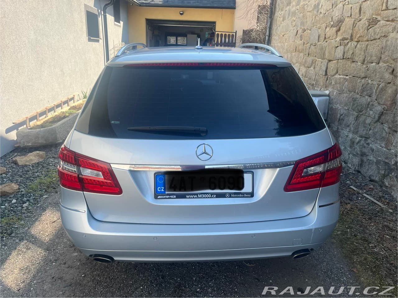 2010 Mercedes-Benz E-CLASS - 12