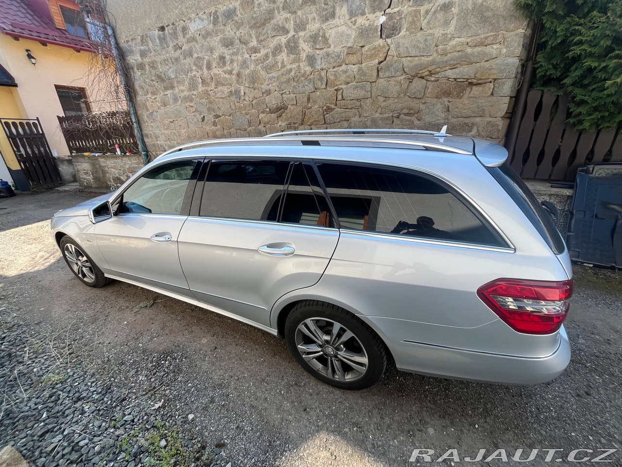 2010 Mercedes-Benz E-CLASS - 13