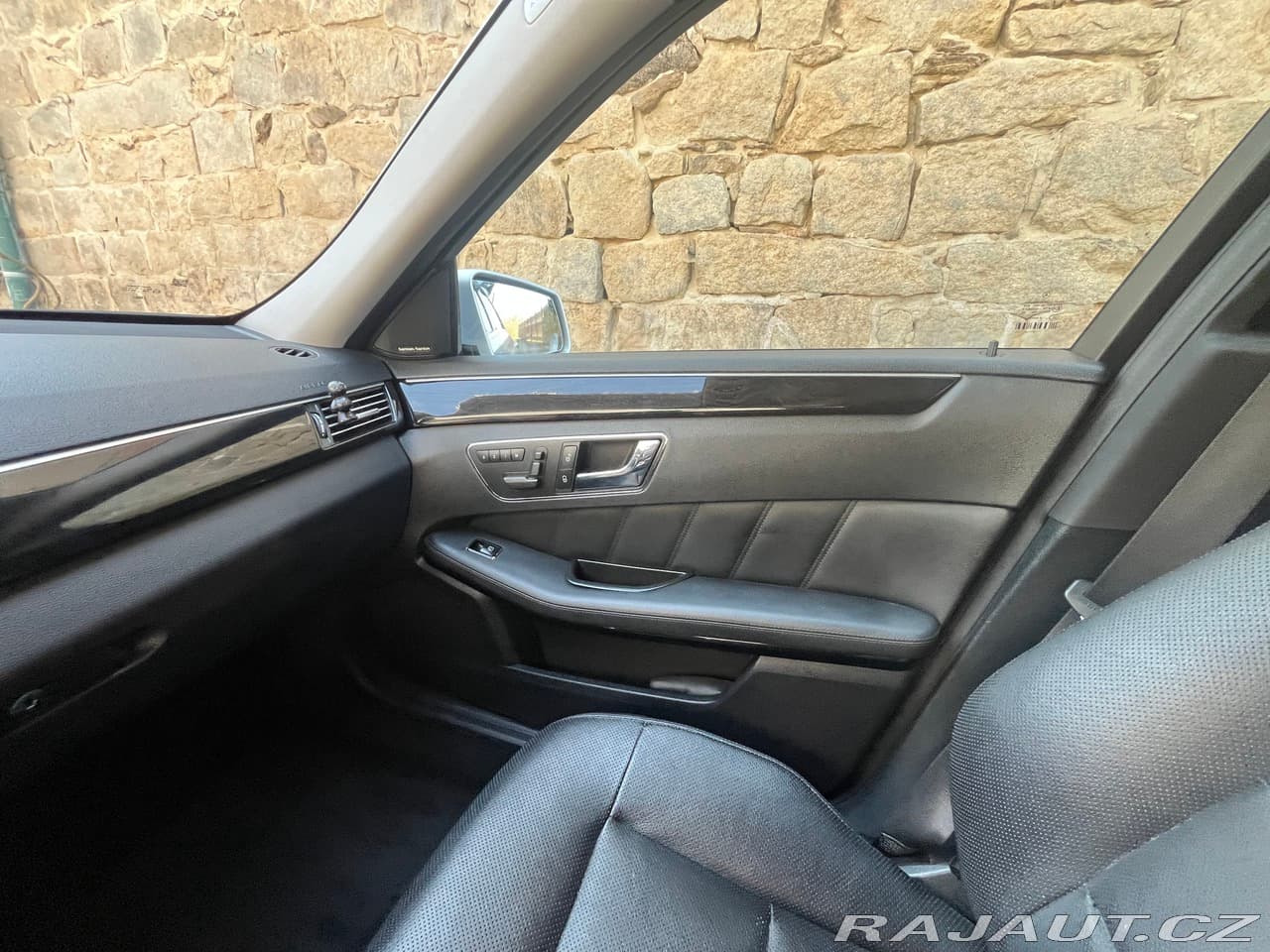 2010 Mercedes-Benz E-CLASS - 9