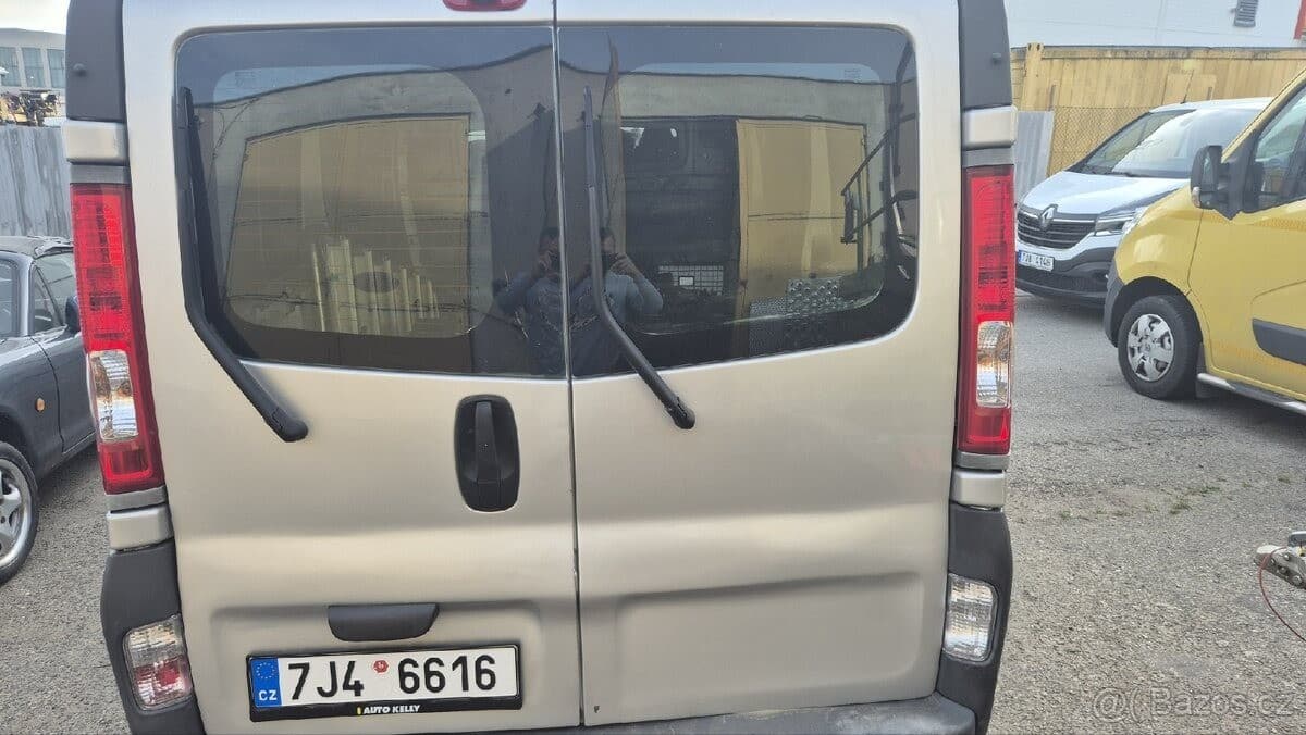 2010 Renault TRAFIC - 25