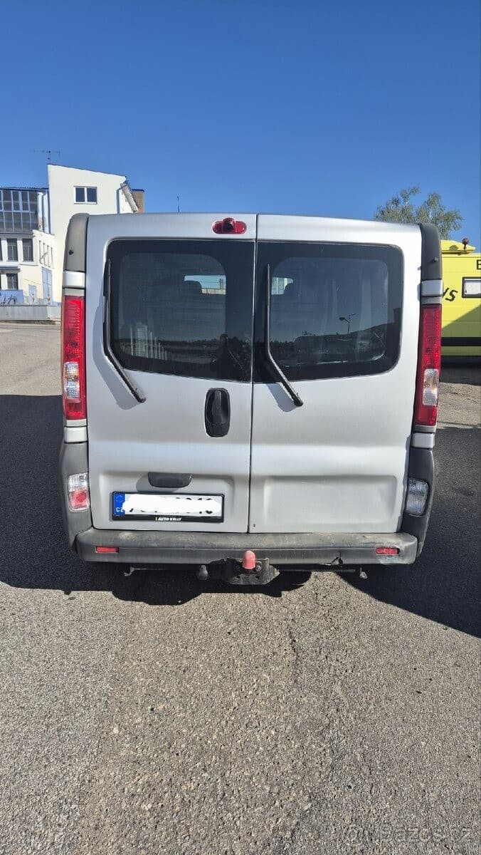 2010 Renault TRAFIC - 11