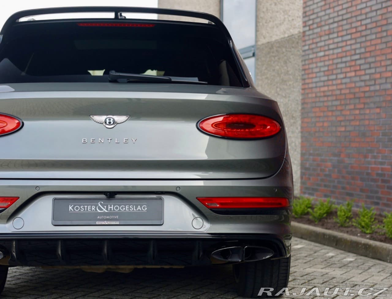 2021 Bentley BENTAYGA - 10
