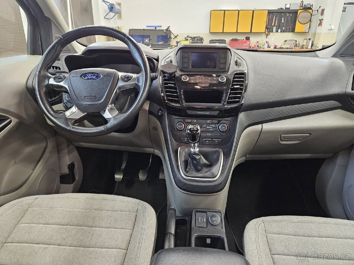 Ford TOURNEO - 25