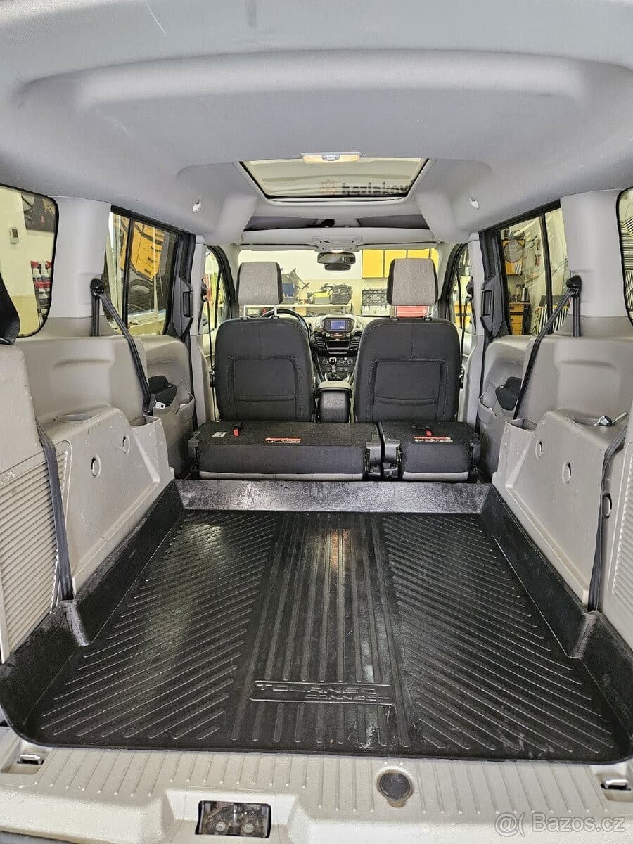 Ford TOURNEO - 33
