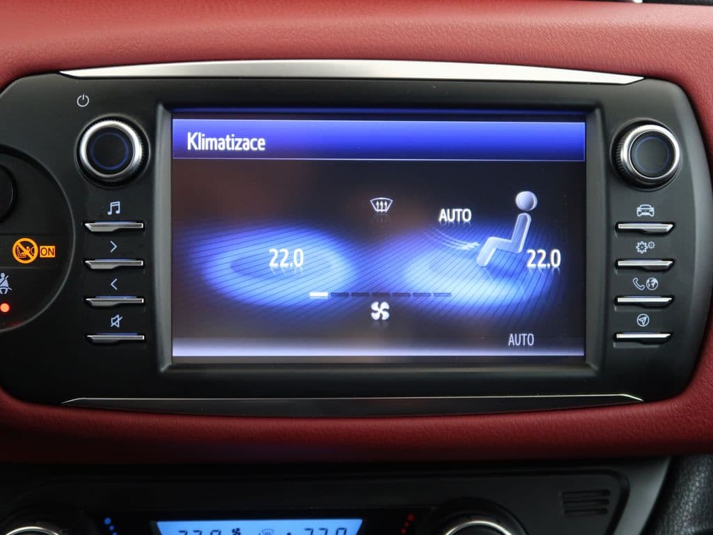 2017 Toyota YARIS - 73