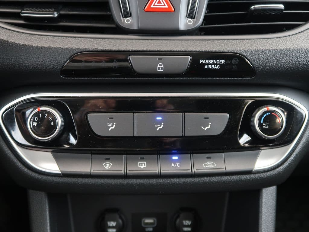 2023 Hyundai i30 - 77