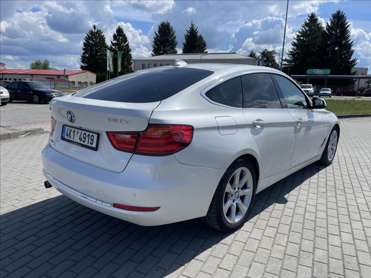 2013 BMW 3-SERIES - 10