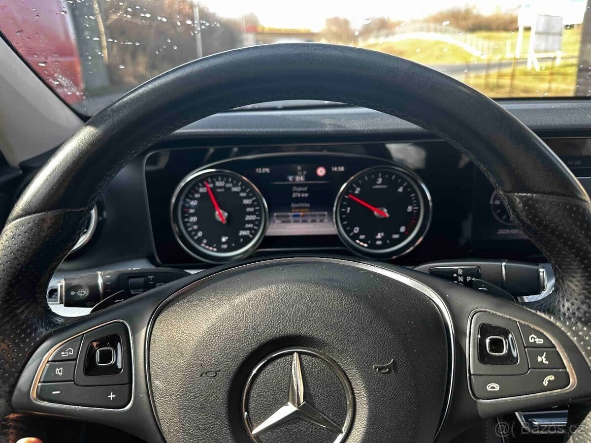 2017 Mercedes-Benz E-CLASS - 37