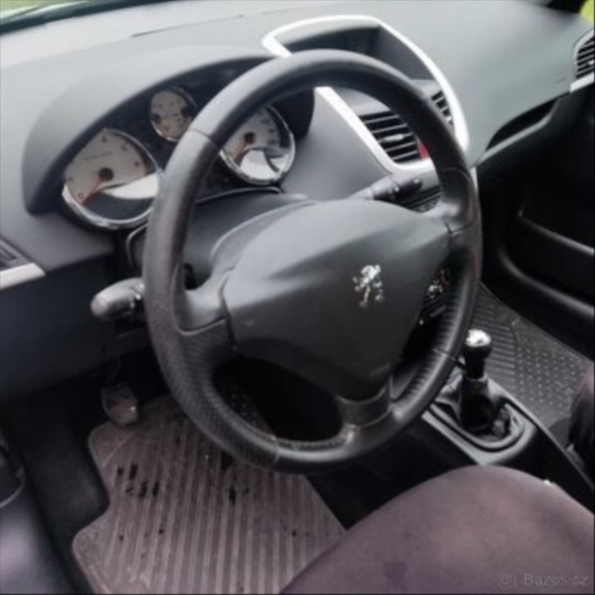 2012 Peugeot 207 - 33