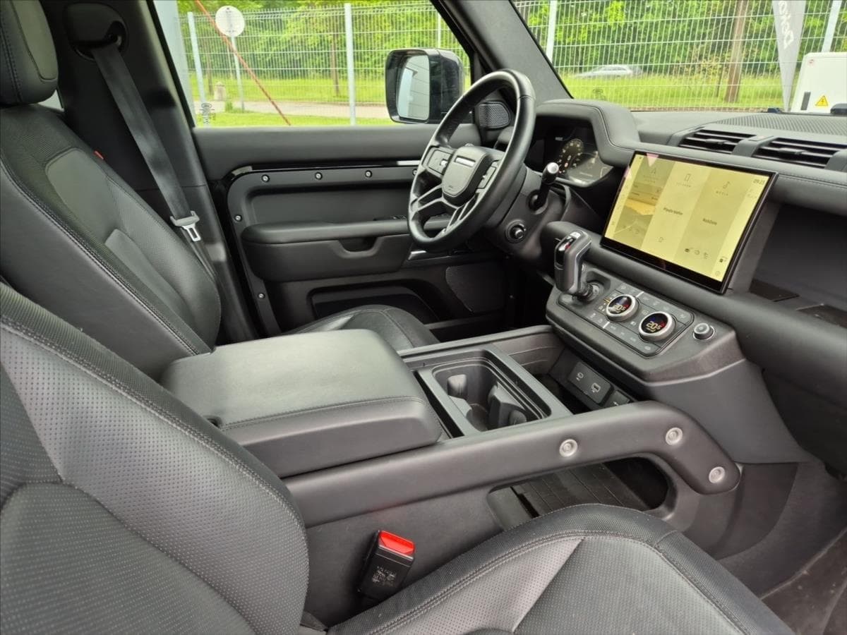 2022 Land Rover DEFENDER - 31