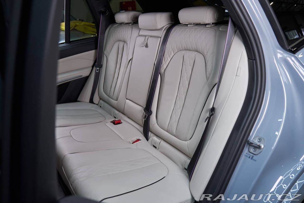 2025 BMW X5 - 31