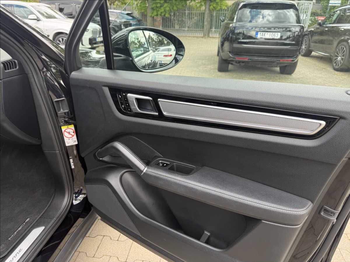 2018 Porsche CAYENNE - 28