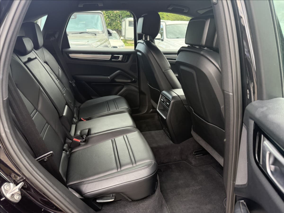 2018 Porsche CAYENNE - 31