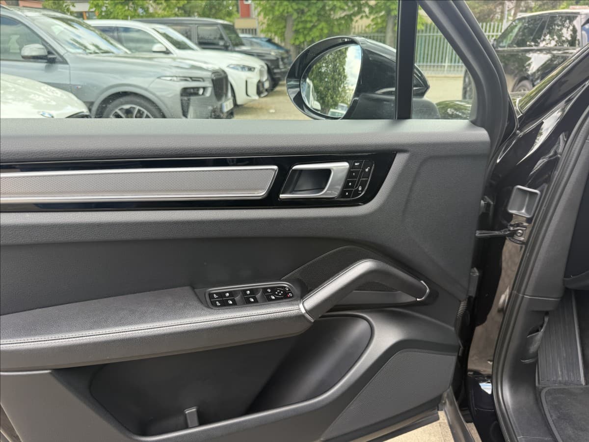 2018 Porsche CAYENNE - 34