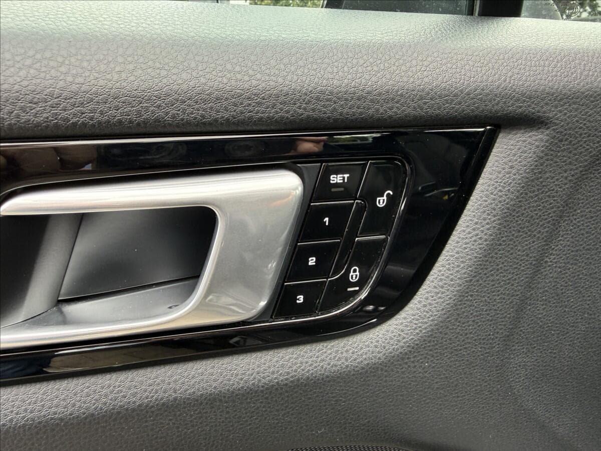 2018 Porsche CAYENNE - 37