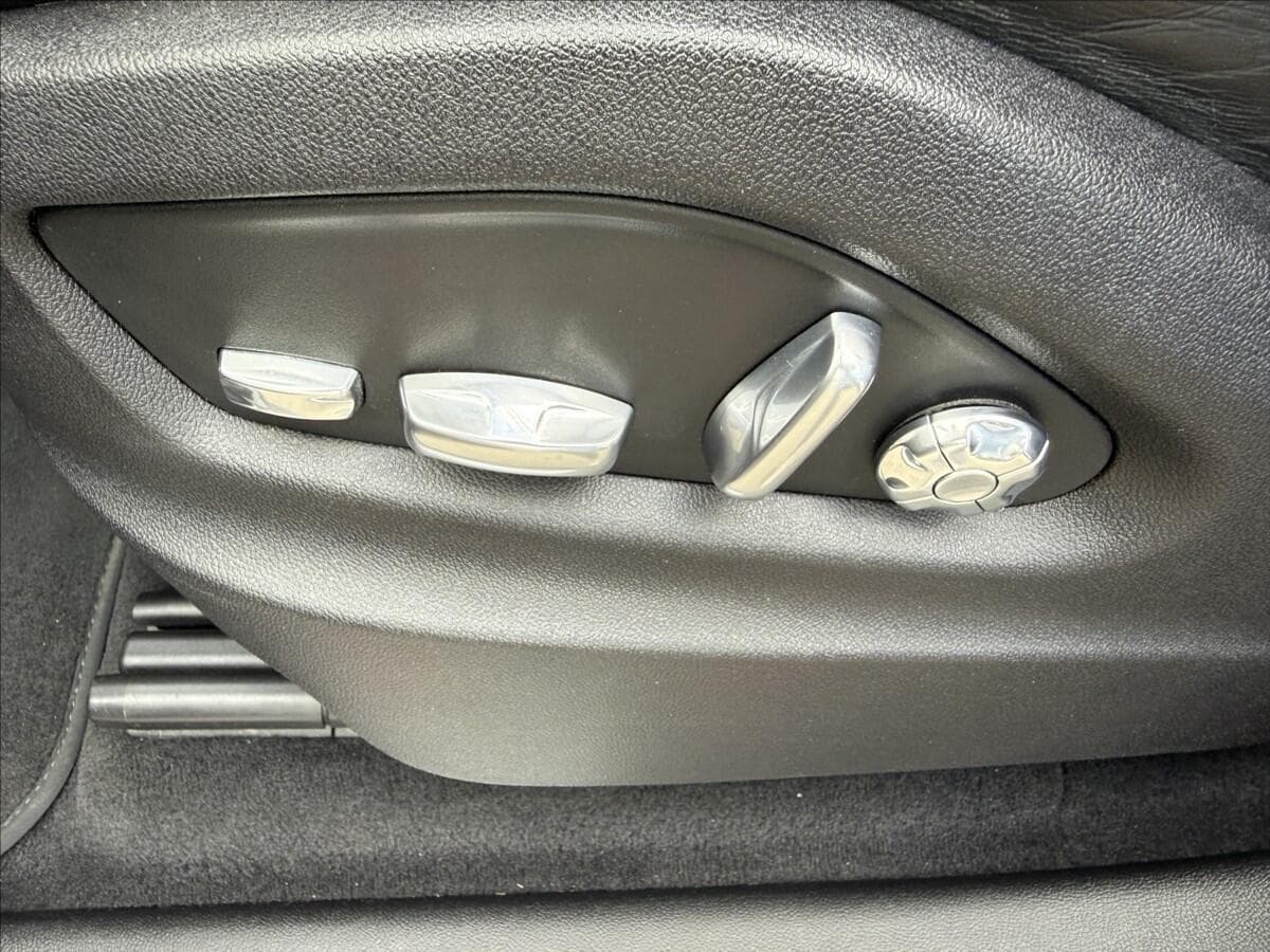 2018 Porsche CAYENNE - 40