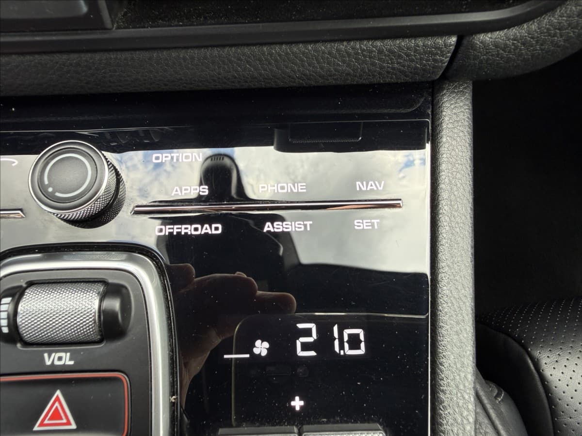 2018 Porsche CAYENNE - 58