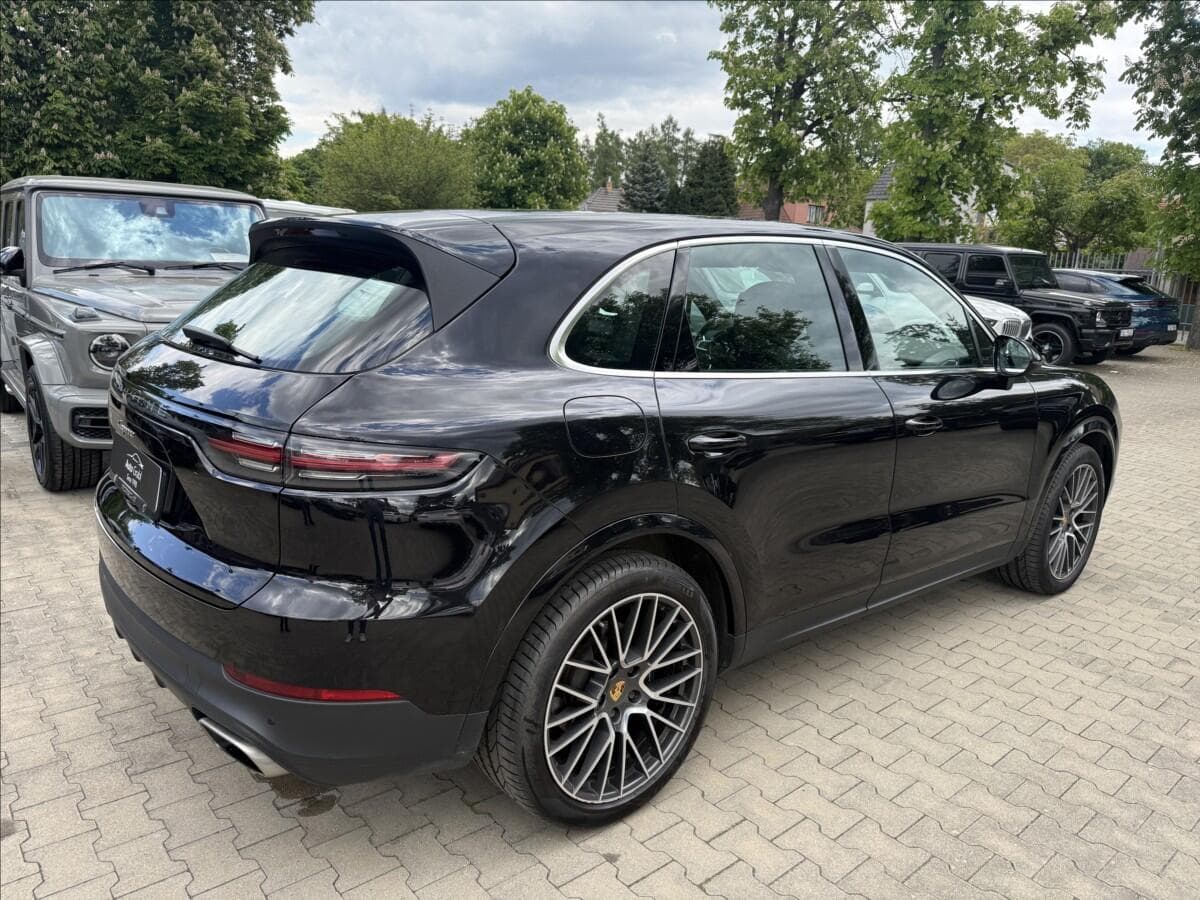 2018 Porsche CAYENNE - 16