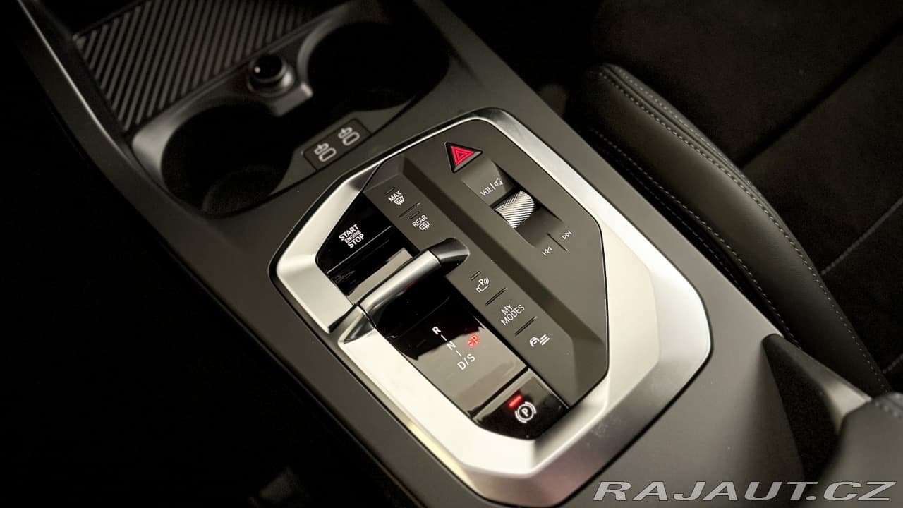 2025 BMW 1-SERIES - 10
